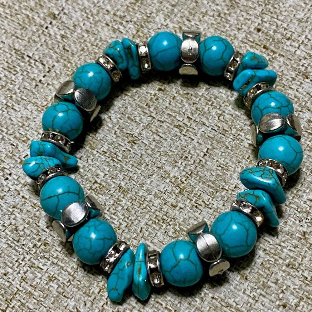 ‼️ free in your bundle ‼️Turquoise Beaded Bracelet